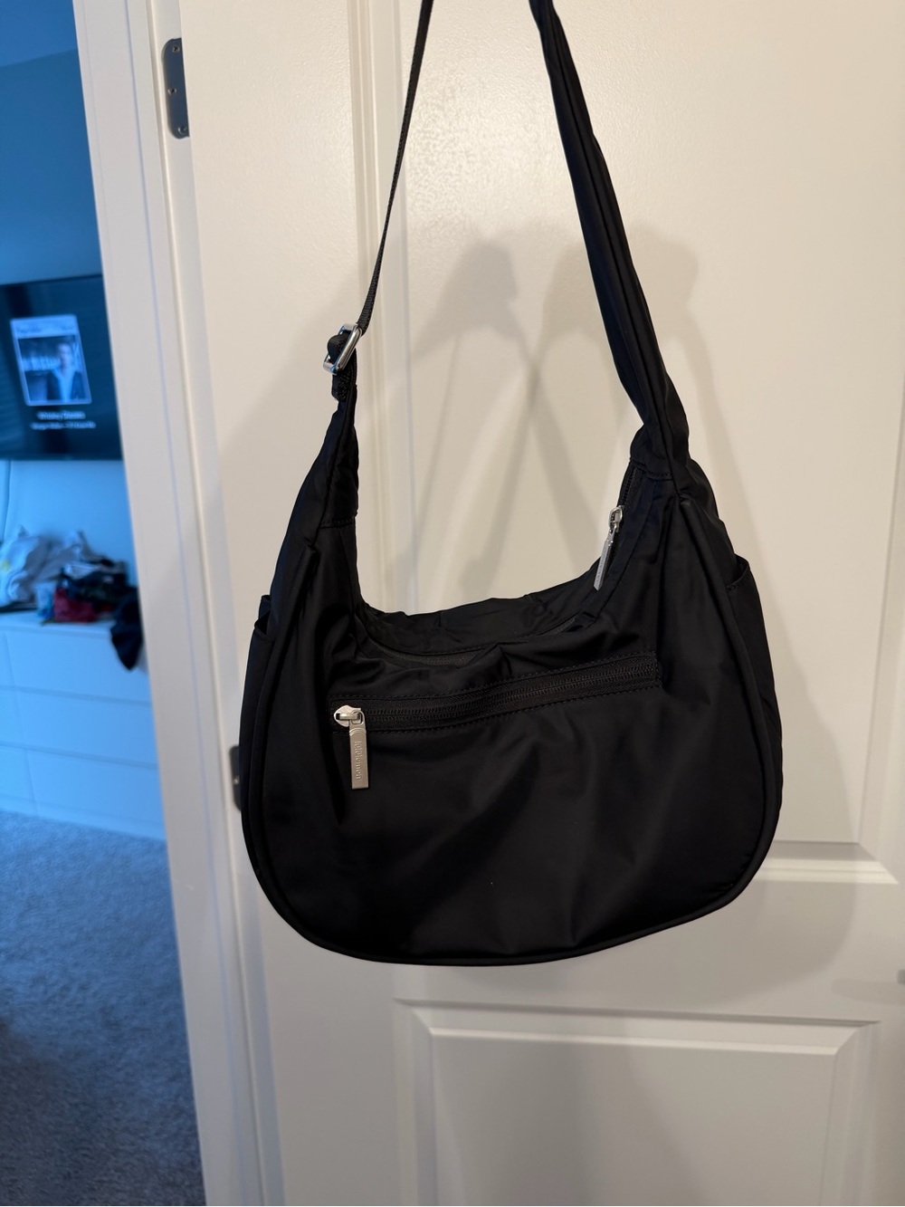 City Essentials Shoulder Bag 4L - Picture 4 of 8